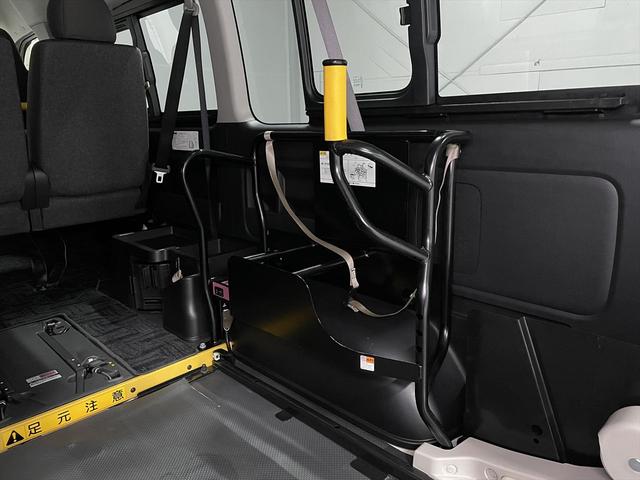 ハイエースバン 　福祉車両・電動リフター・２台積・１０人乗・走行６１千Ｋ・Ｂタイプ・トヨタセーフティセンス・左オートステップ・Ｂカメラ・ドラレコ・アシストグリップ・キーレス・ラジオ・ストレッチャー乗車カノウ（23枚目）