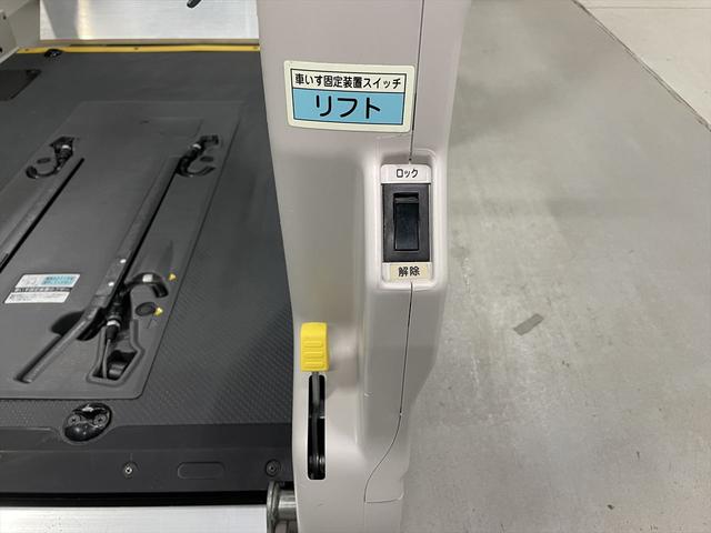 ハイエースバン 　福祉車両・電動リフター・２台積・１０人乗・走行６１千Ｋ・Ｂタイプ・トヨタセーフティセンス・左オートステップ・Ｂカメラ・ドラレコ・アシストグリップ・キーレス・ラジオ・ストレッチャー乗車カノウ（28枚目）