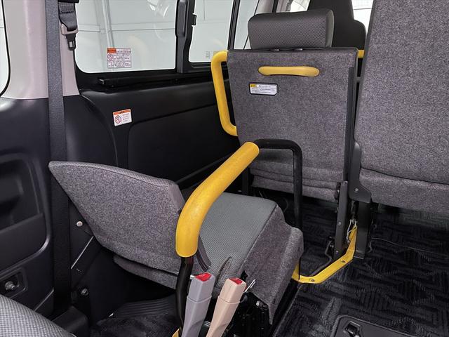 ハイエースバン 　福祉車両・電動リフター・２台積・１０人乗・走行６１千Ｋ・Ｂタイプ・トヨタセーフティセンス・左オートステップ・Ｂカメラ・ドラレコ・アシストグリップ・キーレス・ラジオ・ストレッチャー乗車カノウ（31枚目）