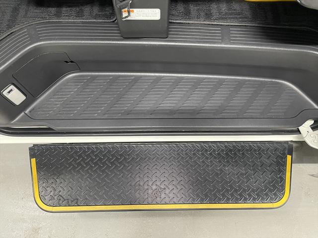 ハイエースバン 　福祉車両・電動リフター・２台積・１０人乗・走行６１千Ｋ・Ｂタイプ・トヨタセーフティセンス・左オートステップ・Ｂカメラ・ドラレコ・アシストグリップ・キーレス・ラジオ・ストレッチャー乗車カノウ（32枚目）