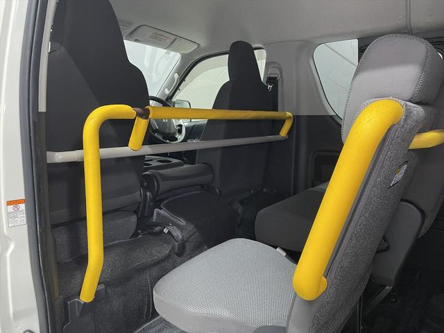 ハイエースバン 　福祉車両・電動リフター・２台積・１０人乗・走行６１千Ｋ・Ｂタイプ・トヨタセーフティセンス・左オートステップ・Ｂカメラ・ドラレコ・アシストグリップ・キーレス・ラジオ・ストレッチャー乗車カノウ（34枚目）