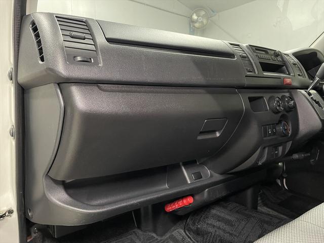 ハイエースバン 　福祉車両・電動リフター・２台積・１０人乗・走行６１千Ｋ・Ｂタイプ・トヨタセーフティセンス・左オートステップ・Ｂカメラ・ドラレコ・アシストグリップ・キーレス・ラジオ・ストレッチャー乗車カノウ（41枚目）