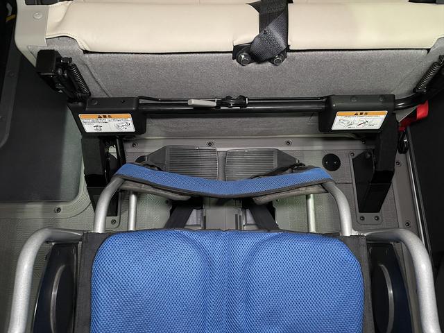 ＮＶ３５０キャラバンバン 　福祉車両・電動リフター・２台積・１０人乗・走行５４千Ｋ・１＋１タイプ・エマージェンシーブレーキ・左オートステップ・アシストグリップ・左スライドドア・ラジオ・ＰＶガラス・電動車イス固定装置２台・キーレス（15枚目）