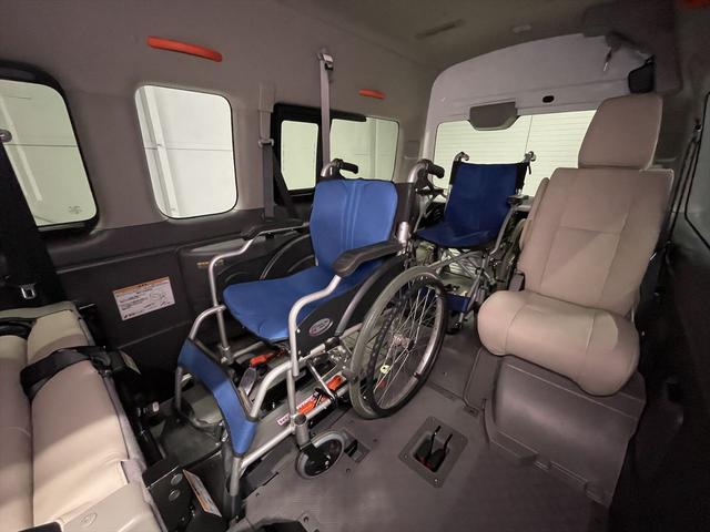 ＮＶ３５０キャラバンバン 　福祉車両・電動リフター・２台積・１０人乗・走行５４千Ｋ・１＋１タイプ・エマージェンシーブレーキ・左オートステップ・アシストグリップ・左スライドドア・ラジオ・ＰＶガラス・電動車イス固定装置２台・キーレス（19枚目）