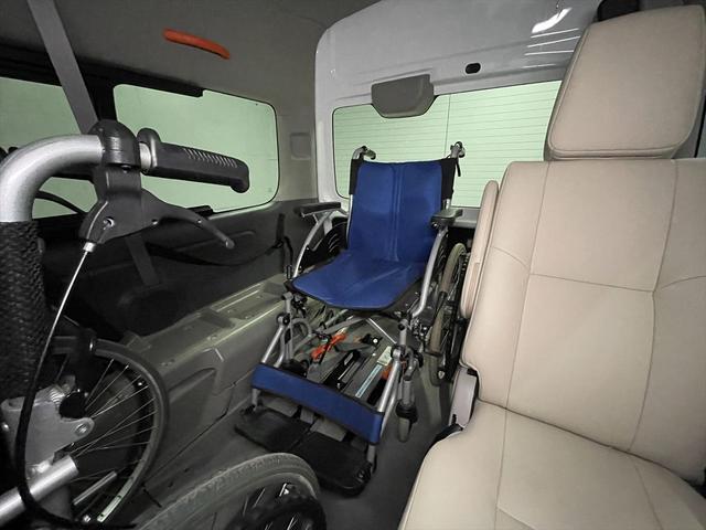 ＮＶ３５０キャラバンバン 　福祉車両・電動リフター・２台積・１０人乗・走行５４千Ｋ・１＋１タイプ・エマージェンシーブレーキ・左オートステップ・アシストグリップ・左スライドドア・ラジオ・ＰＶガラス・電動車イス固定装置２台・キーレス（21枚目）