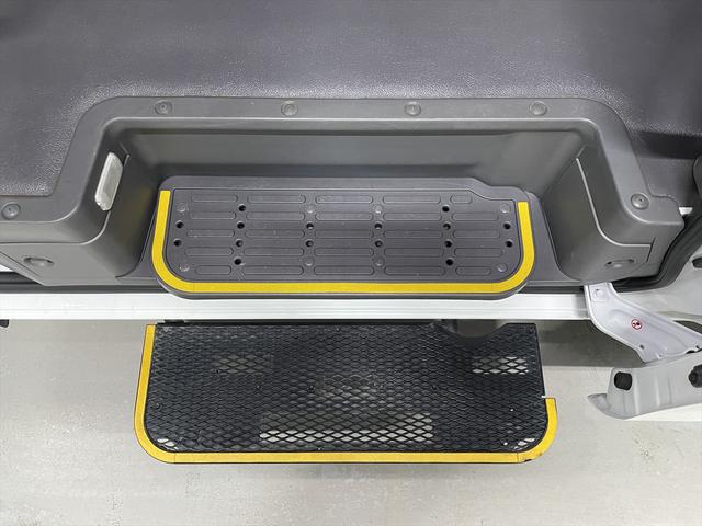 ＮＶ３５０キャラバンバン 　福祉車両・電動リフター・２台積・１０人乗・走行５４千Ｋ・１＋１タイプ・エマージェンシーブレーキ・左オートステップ・アシストグリップ・左スライドドア・ラジオ・ＰＶガラス・電動車イス固定装置２台・キーレス（34枚目）