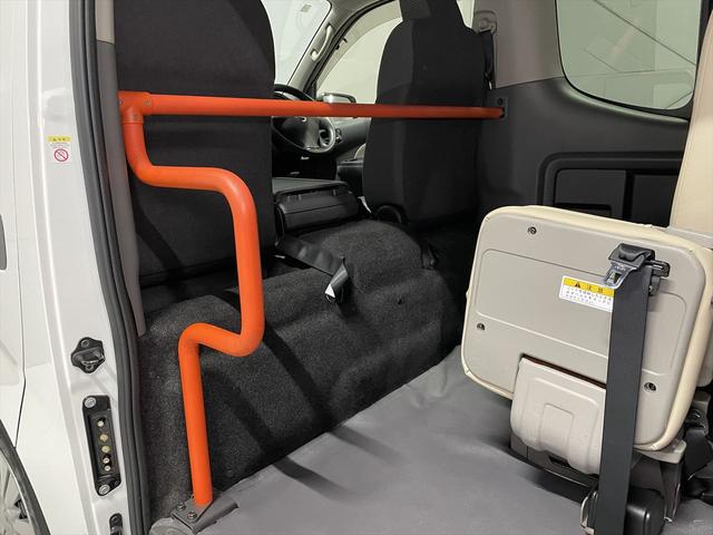 ＮＶ３５０キャラバンバン 　福祉車両・電動リフター・２台積・１０人乗・走行５４千Ｋ・１＋１タイプ・エマージェンシーブレーキ・左オートステップ・アシストグリップ・左スライドドア・ラジオ・ＰＶガラス・電動車イス固定装置２台・キーレス（35枚目）