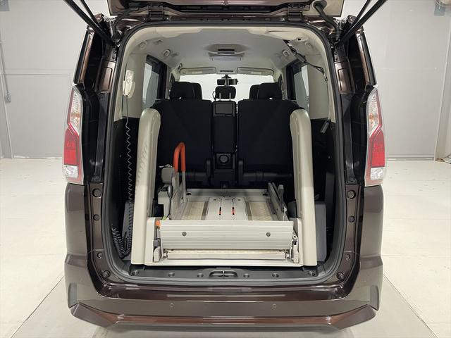 セレナ 　福祉車両・電動リフター・１台積・６人乗・走行５５千Ｋ・Ｓ－ハイブリッド・エマージェンシーブレーキシステム・左右電動スライドドア・電動車イス固定装置・純正ナビ・ＴＶ・Ｂカメラ・フリップダウンモニター（3枚目）