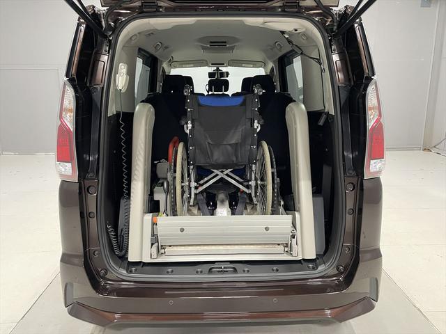 セレナ 　福祉車両・電動リフター・１台積・６人乗・走行５５千Ｋ・Ｓ－ハイブリッド・エマージェンシーブレーキシステム・左右電動スライドドア・電動車イス固定装置・純正ナビ・ＴＶ・Ｂカメラ・フリップダウンモニター（5枚目）