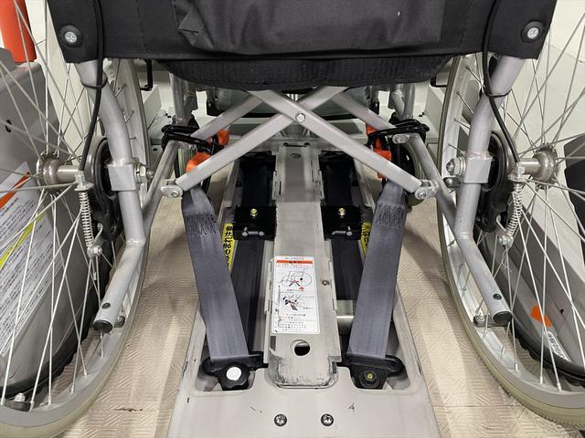 セレナ 　福祉車両・電動リフター・１台積・６人乗・走行５５千Ｋ・Ｓ－ハイブリッド・エマージェンシーブレーキシステム・左右電動スライドドア・電動車イス固定装置・純正ナビ・ＴＶ・Ｂカメラ・フリップダウンモニター（11枚目）
