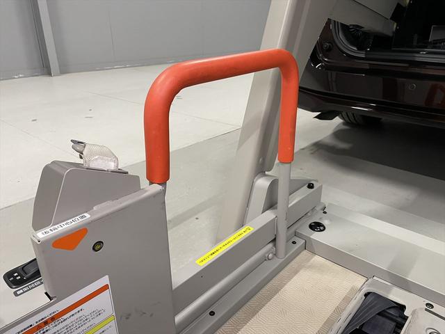 セレナ 　福祉車両・電動リフター・１台積・６人乗・走行５５千Ｋ・Ｓ－ハイブリッド・エマージェンシーブレーキシステム・左右電動スライドドア・電動車イス固定装置・純正ナビ・ＴＶ・Ｂカメラ・フリップダウンモニター（23枚目）