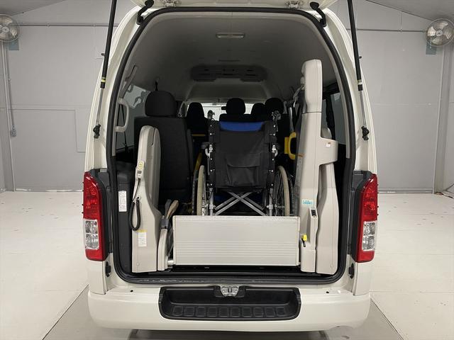 ハイエースバン 　福祉車両・電動リフター・２台積・１０人乗・走行７０千Ｋ・Ｂタイプ・左オートステップ・オプションアシストグリップ・標準アシストグリップ・ＰＶガラス・ＴＶ・ナビ・Ｂカメラ・電動車イス固定装置２台・キーレス（5枚目）
