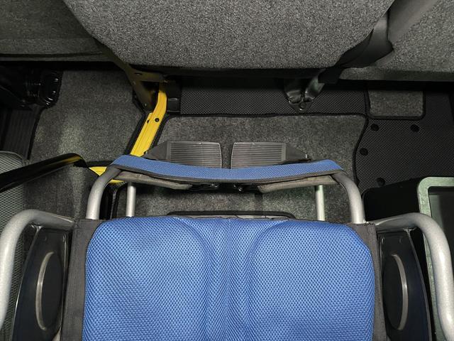 ハイエースバン 　福祉車両・電動リフター・２台積・１０人乗・走行７０千Ｋ・Ｂタイプ・左オートステップ・オプションアシストグリップ・標準アシストグリップ・ＰＶガラス・ＴＶ・ナビ・Ｂカメラ・電動車イス固定装置２台・キーレス（15枚目）