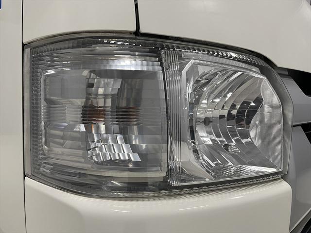 ハイエースバン 　福祉車両・電動リフター・２台積・１０人乗・走行７０千Ｋ・Ｂタイプ・左オートステップ・オプションアシストグリップ・標準アシストグリップ・ＰＶガラス・ＴＶ・ナビ・Ｂカメラ・電動車イス固定装置２台・キーレス（38枚目）