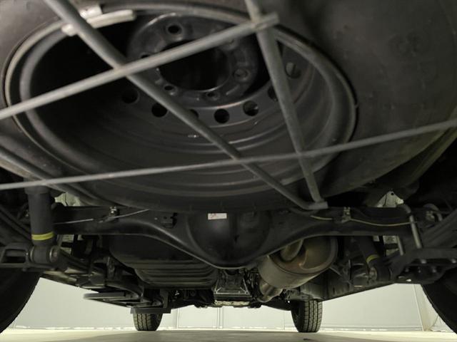 ハイエースバン 　福祉車両・電動リフター・２台積・１０人乗・走行７０千Ｋ・Ｂタイプ・左オートステップ・オプションアシストグリップ・標準アシストグリップ・ＰＶガラス・ＴＶ・ナビ・Ｂカメラ・電動車イス固定装置２台・キーレス（40枚目）