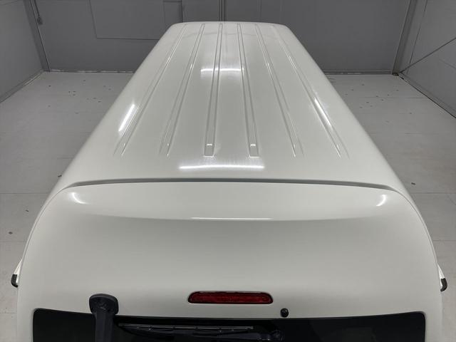 ハイエースバン 　福祉車両・電動リフター・２台積・１０人乗・走行７０千Ｋ・Ｂタイプ・左オートステップ・オプションアシストグリップ・標準アシストグリップ・ＰＶガラス・ＴＶ・ナビ・Ｂカメラ・電動車イス固定装置２台・キーレス（42枚目）