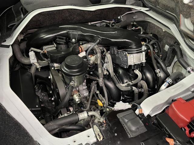 ハイエースバン 　福祉車両・電動リフター・２台積・１０人乗・走行７０千Ｋ・Ｂタイプ・左オートステップ・オプションアシストグリップ・標準アシストグリップ・ＰＶガラス・ＴＶ・ナビ・Ｂカメラ・電動車イス固定装置２台・キーレス（47枚目）