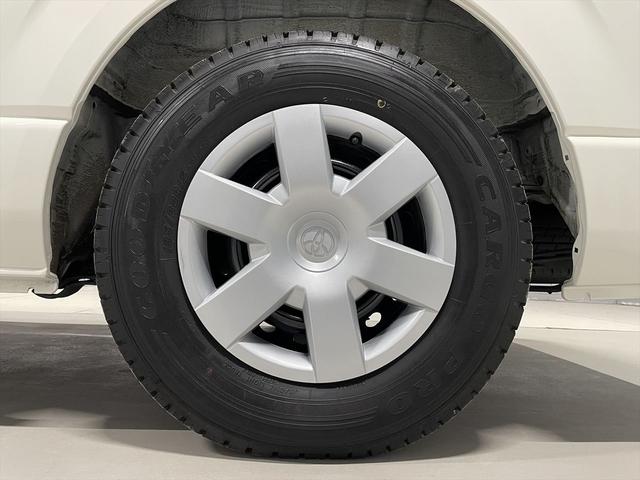 ハイエースバン 　福祉車両・電動リフター・２台積・１０人乗・走行７０千Ｋ・Ｂタイプ・左オートステップ・オプションアシストグリップ・標準アシストグリップ・ＰＶガラス・ＴＶ・ナビ・Ｂカメラ・電動車イス固定装置２台・キーレス（51枚目）