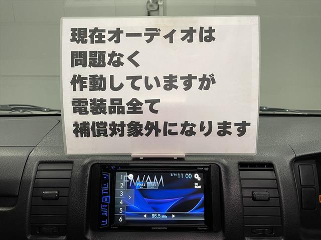 ハイエースバン 　福祉車両・電動リフター・２台積・１０人乗・走行７０千Ｋ・Ｂタイプ・左オートステップ・オプションアシストグリップ・標準アシストグリップ・ＰＶガラス・ＴＶ・ナビ・Ｂカメラ・電動車イス固定装置２台・キーレス（60枚目）