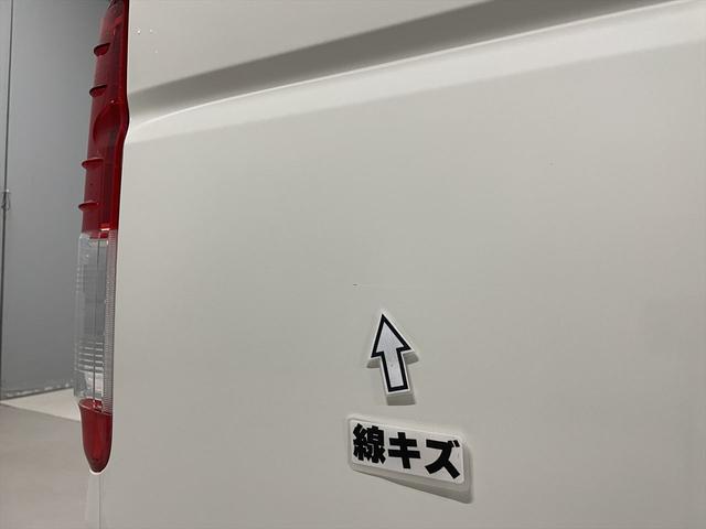 ハイエースバン 　福祉車両・電動リフター・２台積・１０人乗・走行７０千Ｋ・Ｂタイプ・左オートステップ・オプションアシストグリップ・標準アシストグリップ・ＰＶガラス・ＴＶ・ナビ・Ｂカメラ・電動車イス固定装置２台・キーレス（63枚目）