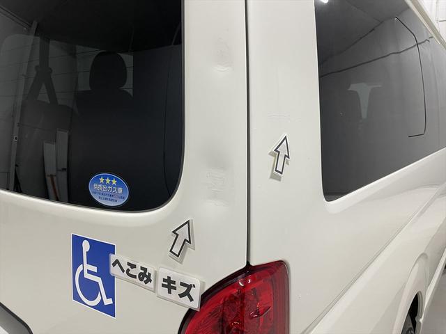 ハイエースバン 　福祉車両・電動リフター・２台積・１０人乗・走行７０千Ｋ・Ｂタイプ・左オートステップ・オプションアシストグリップ・標準アシストグリップ・ＰＶガラス・ＴＶ・ナビ・Ｂカメラ・電動車イス固定装置２台・キーレス（66枚目）