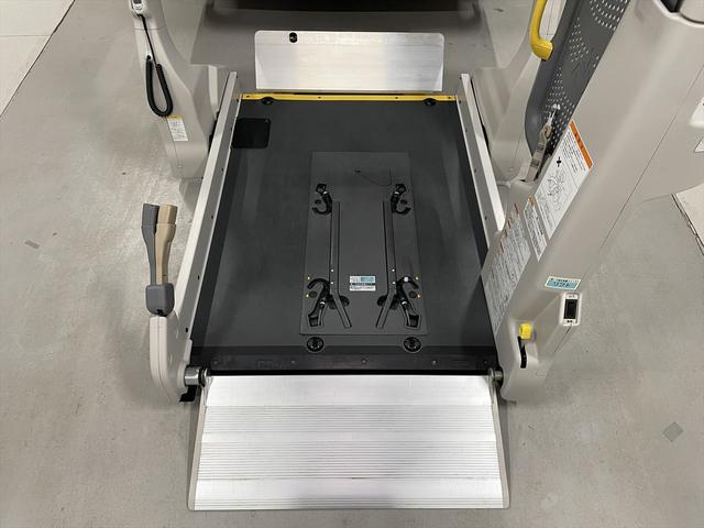 �������u�̏C���E�_�������X�^�b�t���T�|�[�g�B�����̕��ɂ͕����ԗ��戵�m�̎��i�����ߗא����H������Љ�܂��B�i�Ԃ����Œ葕�u�A�X�g���b�`���[�Ή����j