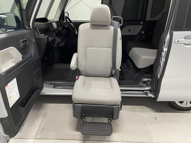 タント 　福祉車両・助手席リフトＵＰシート・４人乗・走行１９千Ｋ・スマートアシスト・車椅子収納アームリフト付・電動クレーンタイプ・左電動スライドドア・ＴＶ・ナビ・パノラミックビューモニター・プッシュスタート（3枚目）