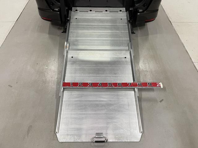 �������u�̏C���E�_�������X�^�b�t���T�|�[�g�B�����̕��ɂ͕����ԗ��戵�m�̎��i�����ߗא����H������Љ�܂��B�i�Ԃ����Œ葕�u�A�X�g���b�`���[�Ή����j