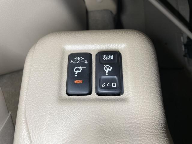 福祉車両・電動スロープ・2台積・7人乗・ニールダウン有・車イス後退防止装置セカンド・手動車イス固定装置サード・ラッシングベルト有・電動車イス固定装置セカンド・左側電動スライドドア・左右スライドドア(12枚目)