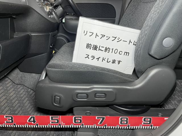 　福祉車両・助手席リフトアップシート・７人乗・走行６０千Ｋ・Ａタイプ・折り畳み車イス固定ベルト・左側電動スライドドア・右側スライドドアイージークローザー付・キーレス・純正ＨＩＤヘッドライト・禁煙車(17枚目)