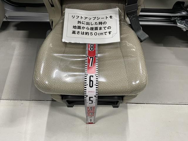 　福祉車両・助手席リフトアップシート・４人乗・左ＰＳＤ・プッシュスタート・リモコン・折り畳み車イス固定ベルト・右側スライドドアイージークローザー付き・左右スライドドア・スマートキー・アイドリングストップ(13枚目)