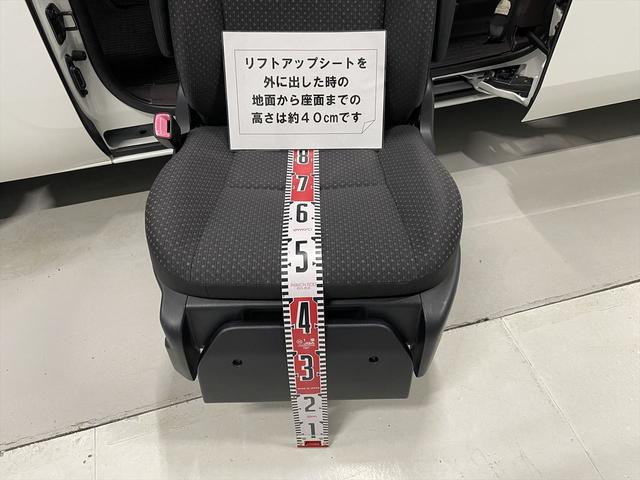 　福祉車両・助手席リフトＵＰシート・５人乗・走行５７千Ｋ・Ａタイプ・リモコン有・折リ畳ミ車イス固定ベルト・左電動スライドドア・キーレス・アイドリングストップ・ＨＩＤヘッドライト・禁煙車・純正アルミ(10枚目)