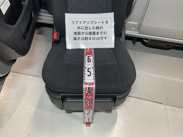 　福祉車両・リフター・助手席リフトＵＰシート・１台積・６人乗・走行７６千Ｋ・ＴＶ・ナビ・Ｂカメラ・左オートステップ・左右スライドドアイージークローザー付・キーレス・禁煙車・ＰＶガラス・リヤクーラー(18枚目)