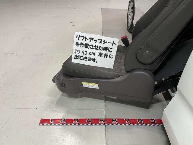 フリード 　１．５Ｇ　福祉車両・サイドリフトＵＰシート・４人乗・走行２８千Ｋ・ＴＶ・ナビ・両側電動スライドドア・リモコン有・スマートキー・プッシュスタート・アイドリングストップ・純正ＬＥＤヘッドライト・禁煙車（9枚目）
