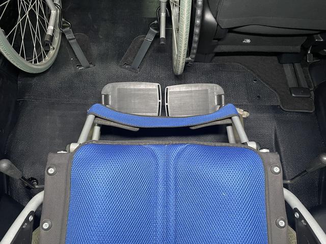 ノア 　福祉車両・手動スロープ・２台積・７人乗・走行６０千Ｋ・タイプ１・トヨタセーフティセンス・左電動スライドドア・キーレス・ナビ・Ｂカメラ・ニールダウン・車イス後退防止ベルト２ｎｄ３ｒｄ・電動車イス固定装置（22枚目）