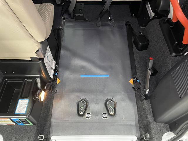 ＮＶ２００バネットバン 　福祉車両・手動スロープ・１台積・７人乗・走行３７千Ｋ・エマージェンシーブレーキ・リヤクーラー・ＰＶガラス・左オートステップ・アシストグリップ・純正ＴＶ・ナビ・Ｂモニター・車イス後退防止ベルトサード（18枚目）