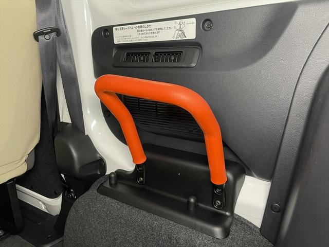 ＮＶ２００バネットバン 　福祉車両・手動スロープ・１台積・７人乗・走行３７千Ｋ・エマージェンシーブレーキ・リヤクーラー・ＰＶガラス・左オートステップ・アシストグリップ・純正ＴＶ・ナビ・Ｂモニター・車イス後退防止ベルトサード（22枚目）