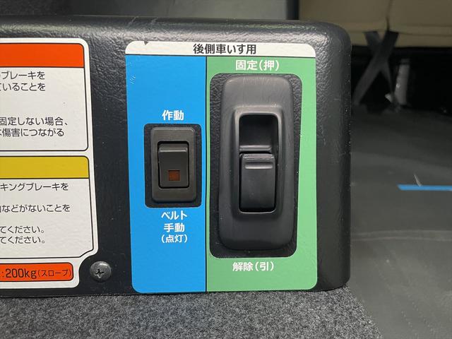 ＮＶ２００バネットバン 　福祉車両・手動スロープ・１台積・７人乗・走行３７千Ｋ・エマージェンシーブレーキ・リヤクーラー・ＰＶガラス・左オートステップ・アシストグリップ・純正ＴＶ・ナビ・Ｂモニター・車イス後退防止ベルトサード（24枚目）