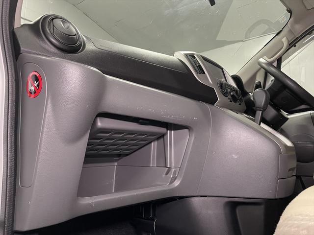 ＮＶ２００バネットバン 　福祉車両・手動スロープ・１台積・７人乗・走行３７千Ｋ・エマージェンシーブレーキ・リヤクーラー・ＰＶガラス・左オートステップ・アシストグリップ・純正ＴＶ・ナビ・Ｂモニター・車イス後退防止ベルトサード（33枚目）
