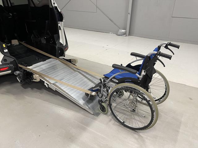 シエンタ 　１．５Ｇ　福祉車両・手動スロープ・１台積・５人乗・タイプ１・トヨタセーフティセンス・純正ナビ・ＴＶ・Ｂモニター・左右電動スライドドア・純正フォグランプ・プッシュスタート・スマートキー・ニールダウン（5枚目）