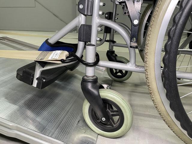 シエンタ 　１．５Ｇ　福祉車両・手動スロープ・１台積・５人乗・タイプ１・トヨタセーフティセンス・純正ナビ・ＴＶ・Ｂモニター・左右電動スライドドア・純正フォグランプ・プッシュスタート・スマートキー・ニールダウン（7枚目）