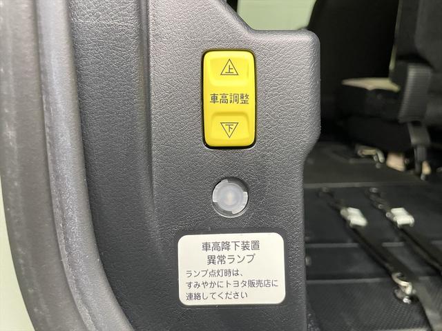 シエンタ 　１．５Ｘ　福祉車両・手動スロープ１台積４人乗・走行１０千Ｋ・タイプ２・１．５列目仕様・ＴＳＳ・ストレッチャー乗車カノウ・純正ＴＶナビ・プッシュスタート・ニールダウン・電動車イス固定装置１．５列目３列目（31枚目）