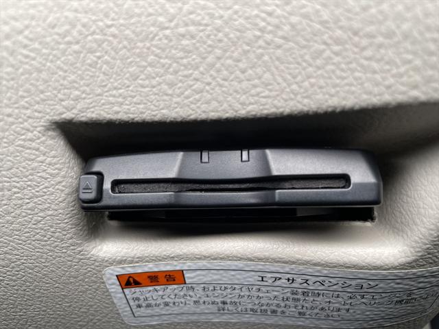 シエンタ 　１．５Ｘ　福祉車両・手動スロープ１台積４人乗・走行１０千Ｋ・タイプ２・１．５列目仕様・ＴＳＳ・ストレッチャー乗車カノウ・純正ＴＶナビ・プッシュスタート・ニールダウン・電動車イス固定装置１．５列目３列目（47枚目）