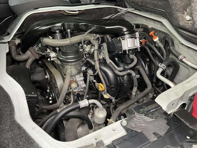 ハイエースコミューター 　福祉車両・電動リフター・２台積・１０人乗・走行７８千Ｋ・Ｂタイプ・左オートステップ・アシストグリップ・ＴＶ・ナビ・ストレッチャー乗車カノウ・電動車イス固定装置２台・車イス収納スペース・キーレス・禁煙車（46枚目）