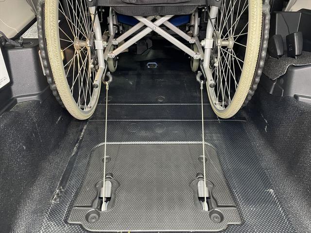 シエンタ 　１．５Ｇ　福祉車両・手動スロープ・１台積・５人乗・タイプ１・ＴＳＳ・左右電動スライドドア・社外ナビ・ＴＶ・ＥＴＣ・ドラレコ・スマートキー・プッシュスタート・ニールダウン・車椅子後退防止ベルト（17枚目）