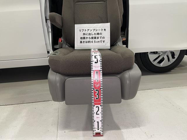 ステップワゴン 　福祉車両・後席リフトＵＰシート・７人乗４ＷＤ・走行２５千Ｋ・ホンダセンシング・左右電動スライドドア・スマートキー・プッシュスタート・ＴＶナビ・Ｂモニター・折リ畳ミ車イス固定ベルト・アイドリングストップ（9枚目）
