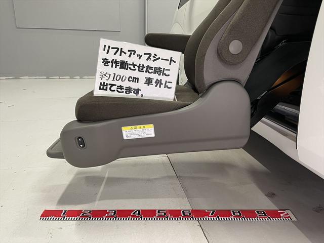 ステップワゴン 　福祉車両・後席リフトＵＰシート・７人乗４ＷＤ・走行２５千Ｋ・ホンダセンシング・左右電動スライドドア・スマートキー・プッシュスタート・ＴＶナビ・Ｂモニター・折リ畳ミ車イス固定ベルト・アイドリングストップ（11枚目）
