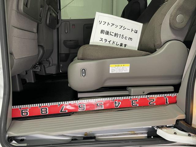 ステップワゴン 　福祉車両・後席リフトＵＰシート・７人乗４ＷＤ・走行２５千Ｋ・ホンダセンシング・左右電動スライドドア・スマートキー・プッシュスタート・ＴＶナビ・Ｂモニター・折リ畳ミ車イス固定ベルト・アイドリングストップ（13枚目）