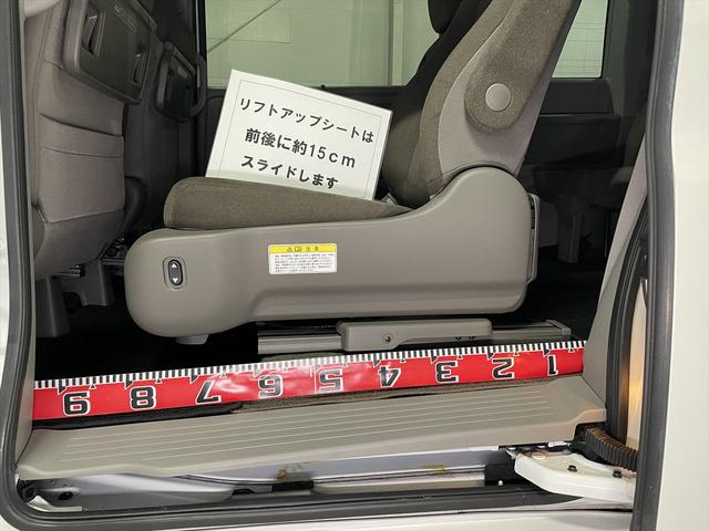 ステップワゴン 　福祉車両・後席リフトＵＰシート・７人乗４ＷＤ・走行２５千Ｋ・ホンダセンシング・左右電動スライドドア・スマートキー・プッシュスタート・ＴＶナビ・Ｂモニター・折リ畳ミ車イス固定ベルト・アイドリングストップ（15枚目）