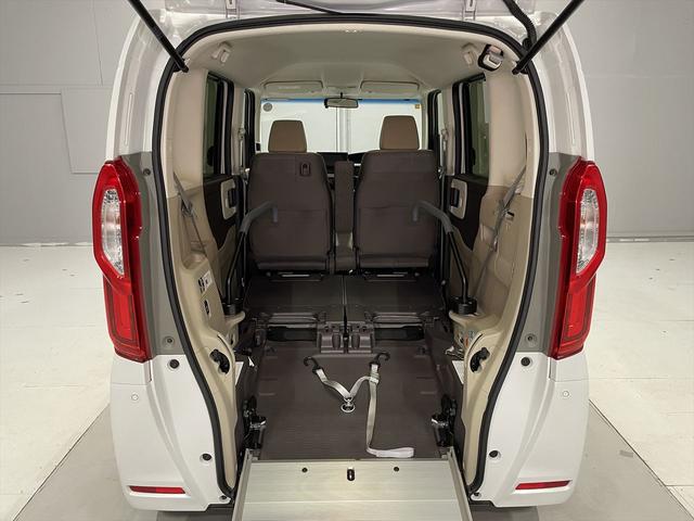Ｎ－ＢＯＸ 　福祉車両・手動スロープ・１台積・４人乗・走行４６千Ｋ・ホンダセンシング・ワンオーナー・左電動スライドドア・ドラレコ前後・ＥＴＣ・電動ウィンチ・ディスプレイオーディオ・プッシュスタート・スマートキー（3枚目）